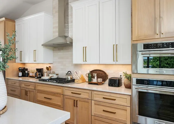 Modern Retreat W Balcony And Sleeps 13 * Tulsa