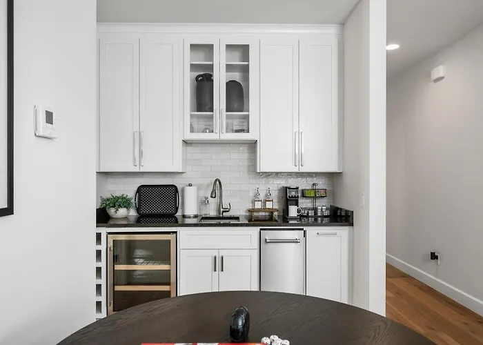 Modern Retreat W Balcony And Sleeps 13 * Tulsa