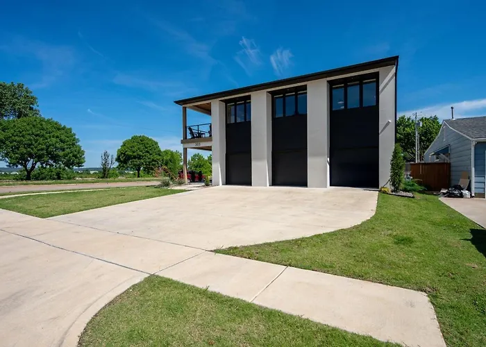 Сasa de vacaciones Modern Retreat W Balcony And Sleeps 13 Tulsa