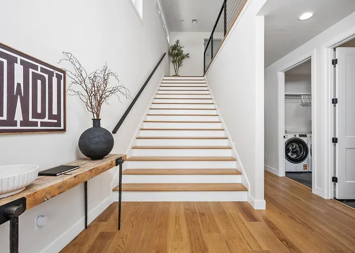 Modern Retreat W Balcony And Sleeps 13 * Tulsa